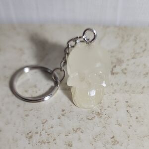 Skull Keychain ( glow in the dark )